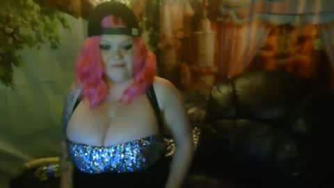 Snapshot of honeychambers chatting on 11, 11, 2025 honeychambers online show from 11, 11, 2025
