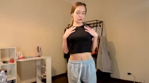 Snapshot of honeycomfya chatting on 1, 4, 2026 Masha online show from 1, 4, 2026