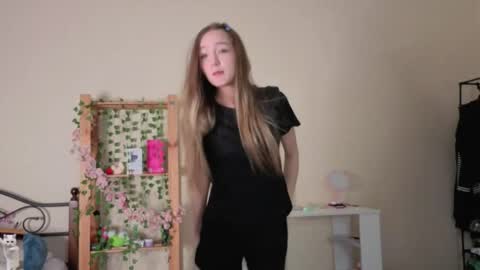 Snapshot of honeycomfya chatting on 18, 4, 2026 Masha online show from 18, 4, 2026