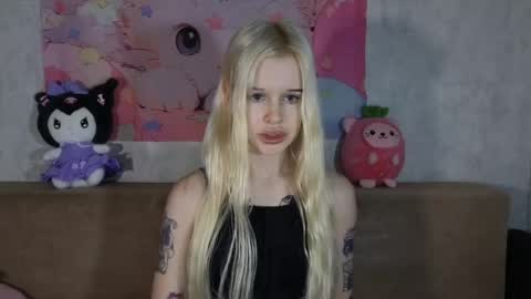 Snapshot of honeygold__ chatting on 22, 4, 2026 Lisa online show from 22, 4, 2026