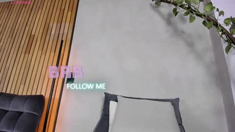 Sofia independent model online show from 27, 12, 2024