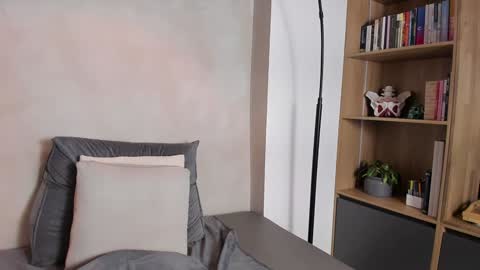 Sofia independent model online show from 4, 1, 2025