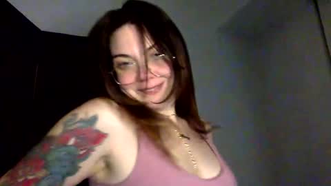 Snapshot of honeymagicxo chatting on 5, 1, 2025 honeymagicxo online show from 5, 1, 2025
