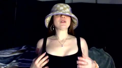 Snapshot of honeymagicxo chatting on 17, 2, 2025 honeymagicxo online show from 17, 2, 2025