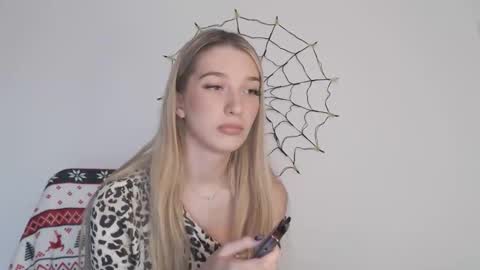 honeyveil online show from 31, 10, 2025