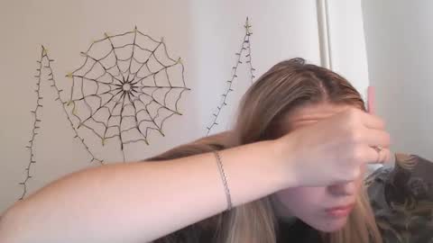 honeyveil online show from 19, 11, 2025