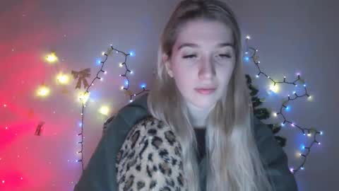 Snapshot of honeyveil chatting on 23, 12, 2025 honeyveil online show from 23, 12, 2025