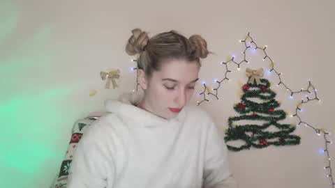 Snapshot of honeyveil chatting on 8, 1, 2026 honeyveil online show from 8, 1, 2026