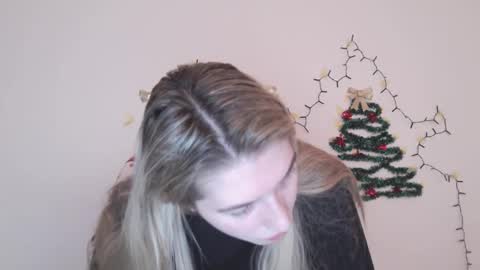Snapshot of honeyveil chatting on 12, 1, 2026 honeyveil online show from 12, 1, 2026