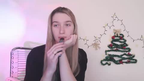 Snapshot of honeyveil chatting on 3, 2, 2026 honeyveil online show from 3, 2, 2026