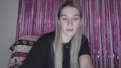 Snapshot of honeyveil chatting on 18, 2, 2026 honeyveil online show from 18, 2, 2026