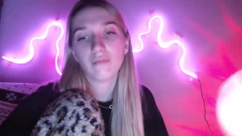 Snapshot of honeyveil chatting on 17, 3, 2026 honeyveil online show from 17, 3, 2026