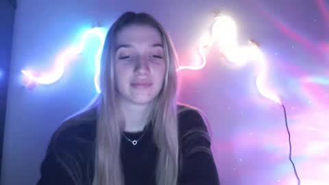 Snapshot of honeyveil chatting on 18, 3, 2026 honeyveil online show from 18, 3, 2026