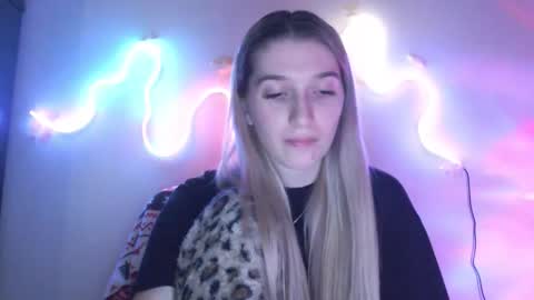 Snapshot of honeyveil chatting on 19, 3, 2026 honeyveil online show from 19, 3, 2026