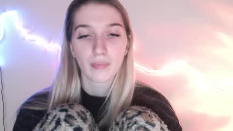 Snapshot of honeyveil chatting on 16, 4, 2026 honeyveil online show from 16, 4, 2026