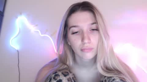 Snapshot of honeyveil chatting on 18, 4, 2026 honeyveil online show from 18, 4, 2026