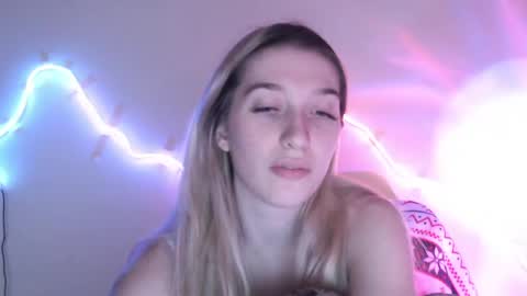Snapshot of honeyveil chatting on 19, 4, 2026 honeyveil online show from 19, 4, 2026