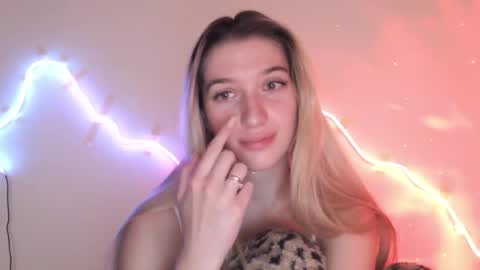 Snapshot of honeyveil chatting on 20, 4, 2026 honeyveil online show from 20, 4, 2026