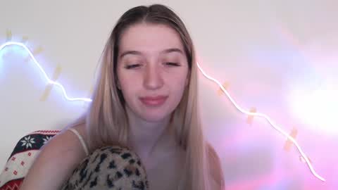 Snapshot of honeyveil chatting on 21, 4, 2026 honeyveil online show from 21, 4, 2026
