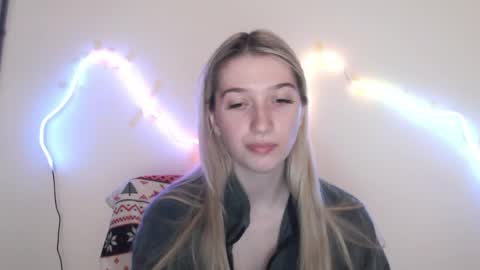 Snapshot of honeyveil chatting on 21, 5, 2026 honeyveil online show from 21, 5, 2026