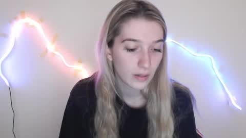 Snapshot of honeyveil chatting on 25, 5, 2026 honeyveil online show from 25, 5, 2026