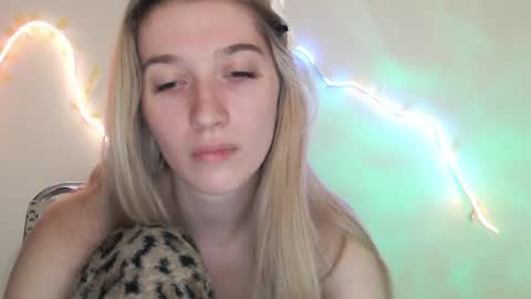 Snapshot of honeyveil chatting on 27, 5, 2026 honeyveil online show from 27, 5, 2026
