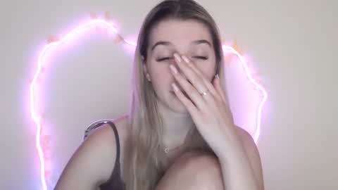Snapshot of honeyveil chatting on 17, 7, 2026 honeyveil online show from 17, 7, 2026