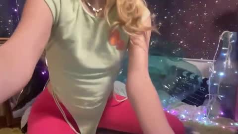 Snapshot of honeyxlimbed chatting on 2, 2, 2025 Emi Rose online show from 2, 2, 2025