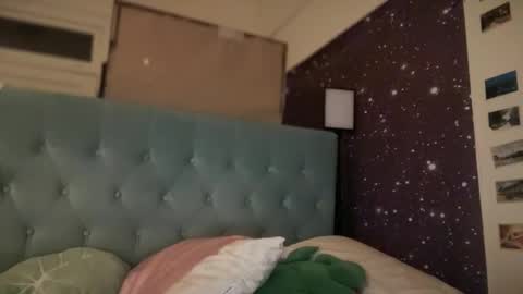 Emi Rose online show from 24, 11, 2025