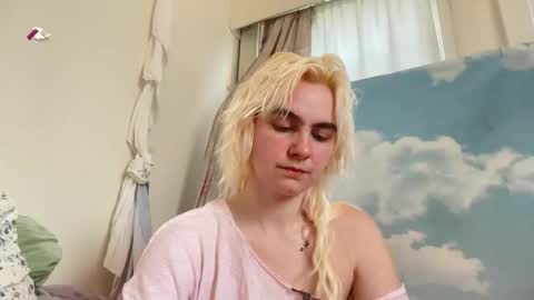 Snapshot of honeyxlimbed chatting on 4, 6, 2026 Emi Rose online show from 4, 6, 2026