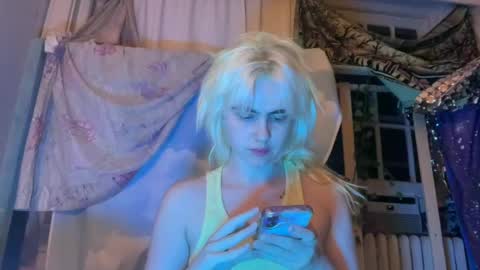 Snapshot of honeyxlimbed chatting on 15, 7, 2026 Emi Rose online show from 15, 7, 2026