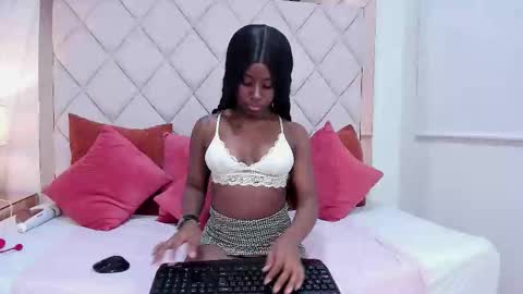 Snapshot of honeyy_cherry chatting on 8, 1, 2026 Honeyy online show from 8, 1, 2026