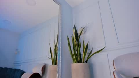 Snapshot of honeyymoonn_ chatting on 17, 2, 2025 Honey Moon Help me to reach 100 thumbs up online show from 17, 2, 2025