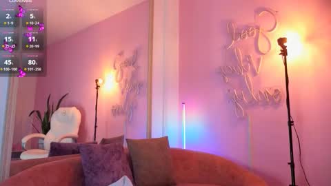 Snapshot of honeyymoonn_ chatting on 29, 9, 2025 Honey Moon Help me to reach 100 thumbs up online show from 29, 9, 2025