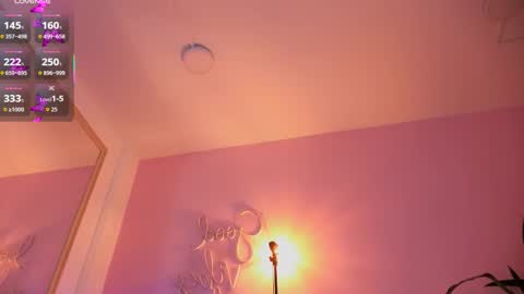 Snapshot of honeyymoonn_ chatting on 10, 10, 2025 Honey Moon Help me to reach 100 thumbs up online show from 10, 10, 2025