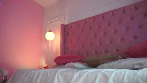 Honey Moon  Help me to reach 100 thumbs up online show from 5, 4, 2026