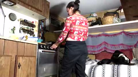 Snapshot of hoodoou chatting on 23, 12, 2025 hoodoou online show from 23, 12, 2025