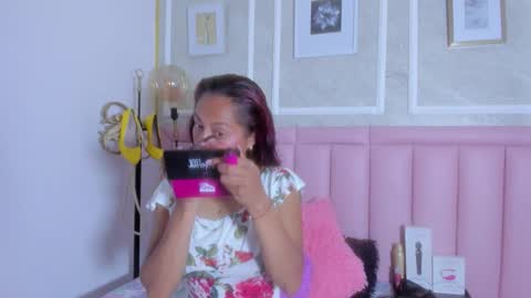 Snapshot of hoollyhendrix chatting on 3, 3, 2026 holly online show from 3, 3, 2026