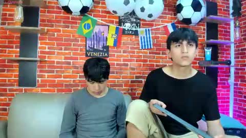 Snapshot of hoot_boyss_ chatting on 17, 6, 2026 Jake y Troy online show from 17, 6, 2026