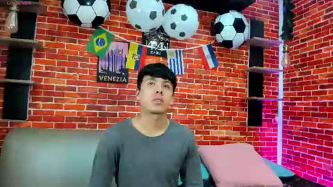 Snapshot of hoot_boyss_ chatting on 18, 6, 2026 Jake y Troy online show from 18, 6, 2026