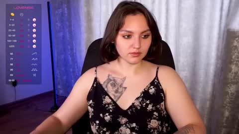 Snapshot of hoot_owl_cb chatting on 16, 9, 2025 Karina online show from 16, 9, 2025
