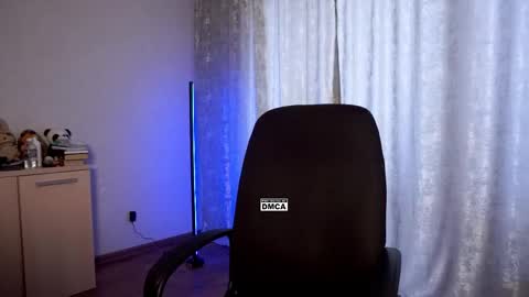 Snapshot of hoot_owl_cb chatting on 1, 10, 2025 Karina online show from 1, 10, 2025