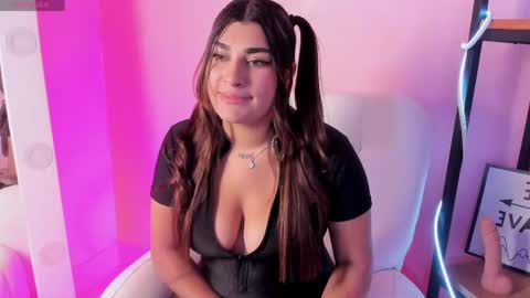 hope_velle_ online show from 16, 4, 2026