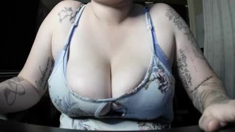 Snapshot of horny_amature_couple chatting on 5, 2, 2025 Misty online show from 5, 2, 2025