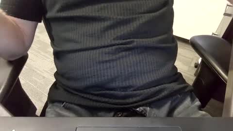 Snapshot of horny_hubby0077 chatting on 19, 9, 2025 Horny Hubby online show from 19, 9, 2025