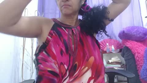 Snapshot of horny_mommy17 chatting on 6, 10, 2025 armina online show from 6, 10, 2025