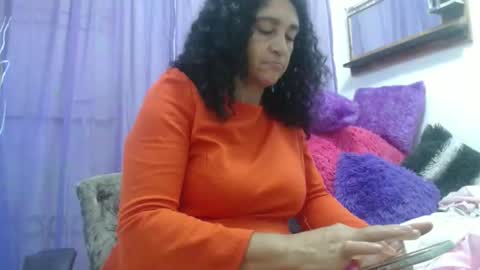 Snapshot of horny_mommy17 chatting on 7, 10, 2025 armina online show from 7, 10, 2025