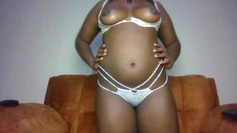 Snapshot of horny_sexxy_babe chatting on 26, 11, 2025 Lucy online show from 26, 11, 2025