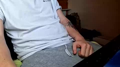 Snapshot of hornyandopenminded chatting on 17, 11, 2025 hornyandopenminded online show from 17, 11, 2025