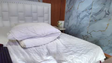 Snapshot of hornybarelylegalgirl chatting on 17, 12, 2024 Khloe online show from 17, 12, 2024